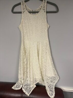 Monteau Girl’s Cream Sleeveless Lace Dress, Lined Handkerchief Hemline, M